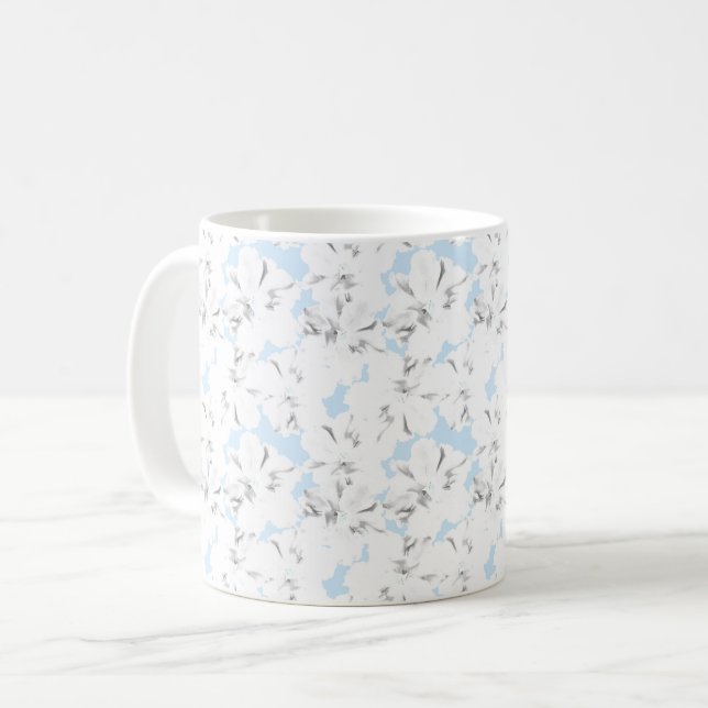 Taza De Café Flores blancas en azul claro. (Anverso izquierdo)