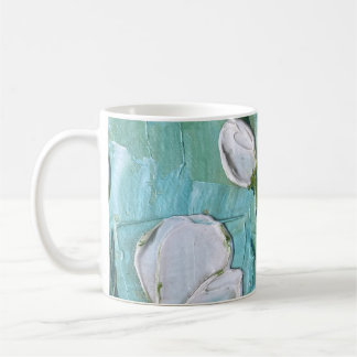 Taza De Café Flores blancas en campo azul verdoso y amarillo