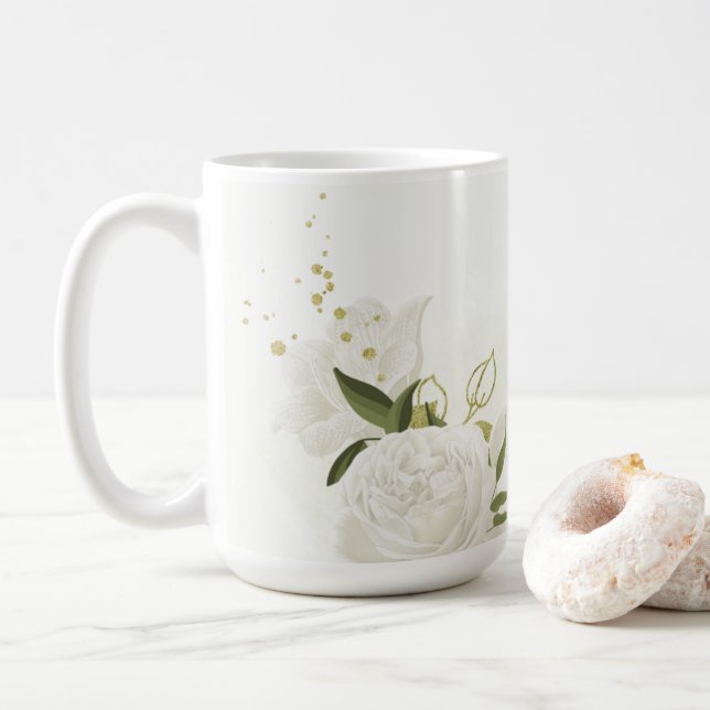 Taza De Café flores blancas románticas con hermosas hojas verde (Con donut)