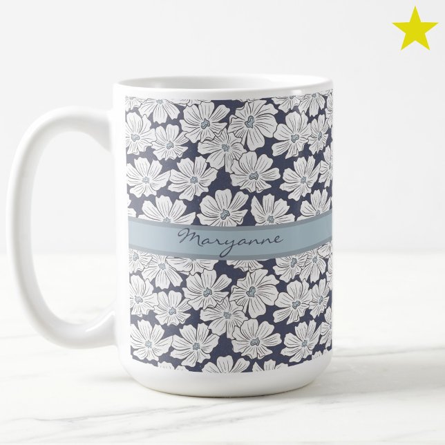 Taza De Café Flores Blancas Rústicas Boceto Sombra Azul Nombre  (Subido por el creador)