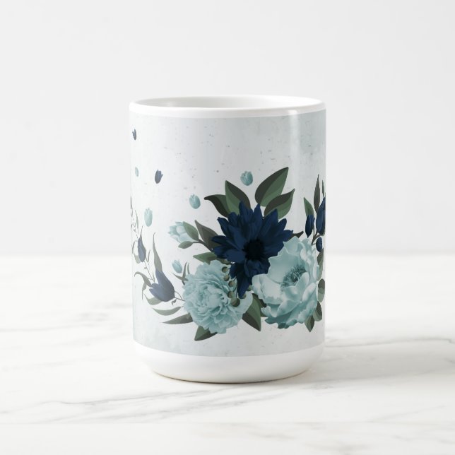 Taza De Café Flores botánicas azul marino polvorientas (Centro)