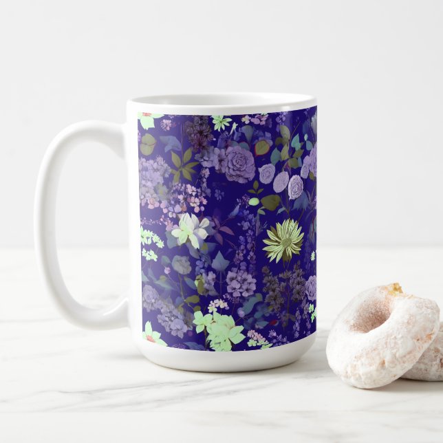 Taza De Café Flores con un ambiente elegante y misterioso (Con donut)