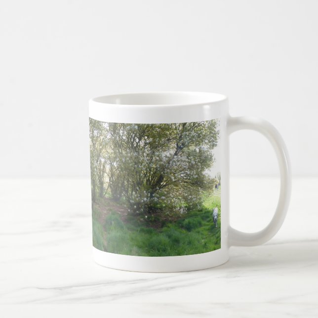 Taza De Café Flores de árbol de raisin Panorámico con perro Mug (Derecha)