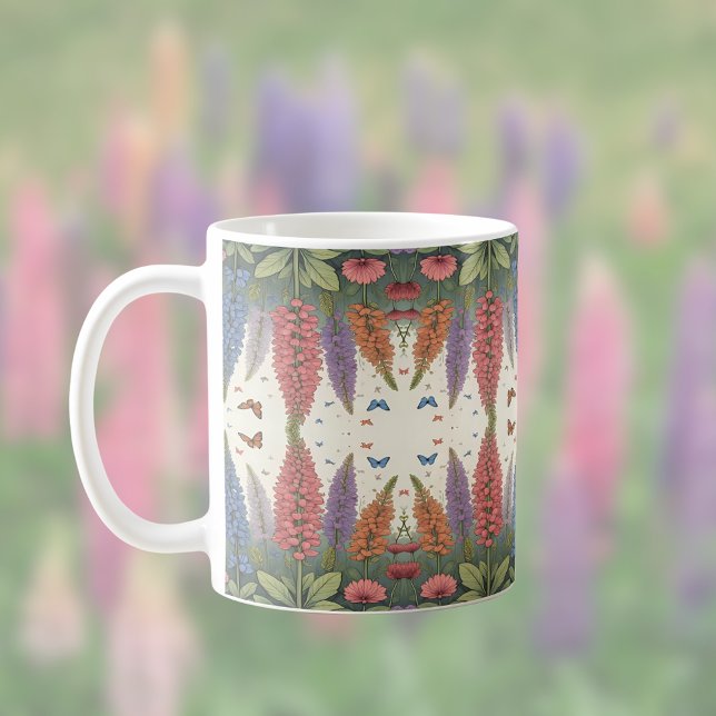 Taza De Café Flores de lupa en mariposas patrón de cosecha (Subido por el creador)