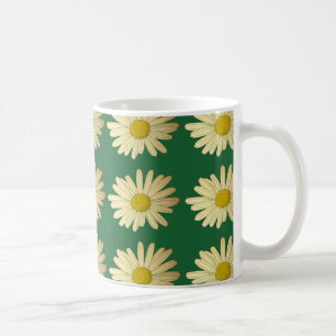 Taza De Café Flores de margarita en un césped verde