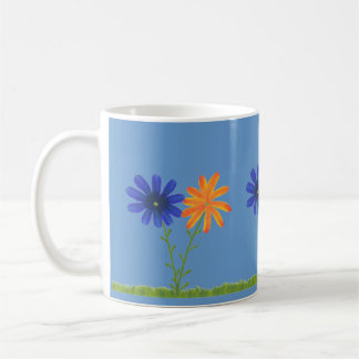 Taza De Café Flores de margaritas azules y naranjas con hierba,