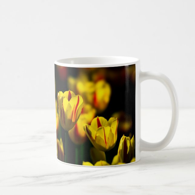 Taza De Café Flores de tulipán amarillas (Derecha)