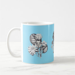 Taza De Café Flores monocromas sobre fondo azul bebé