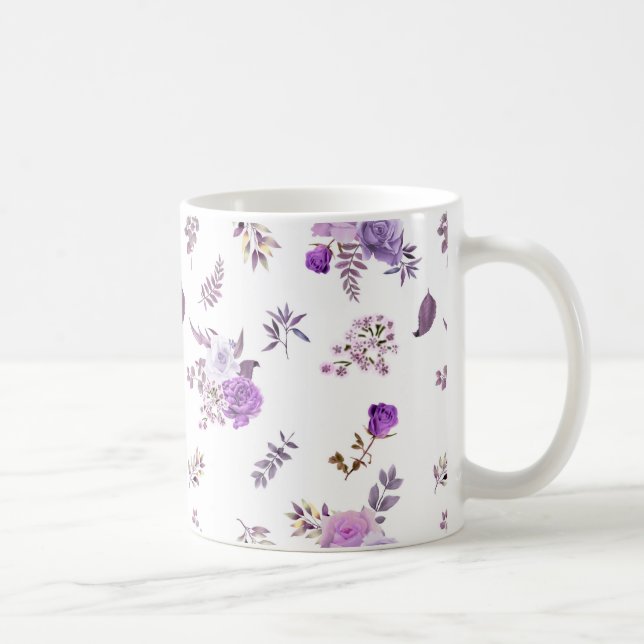 Taza De Café Flores moradas sobre (Derecha)