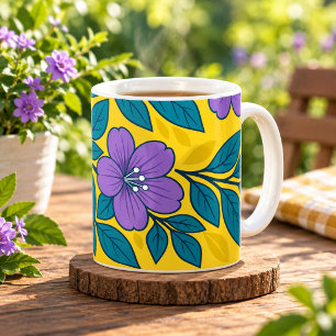 Taza De Café Flores Moradas y Hojas Azul Verdoso sobre Fondo Am