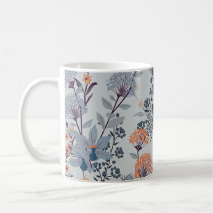 Taza De Café Flores silvestres en azul, patrón botánico.