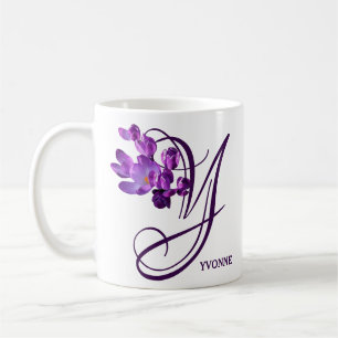 Taza De Café Flores violetas de personalizable de nombre Yvonne