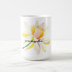 Taza De Café floros blancos de color amarillo pastel