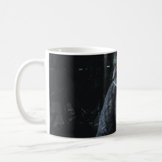 TAZA DE CAFÉ FOCO SELECTIVO DEL GATO DE TABBY DE PLATA (Izquierda)