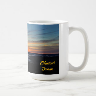 Taza De Café Foggy Cleveland Sunrise sobre los Parques de Metro