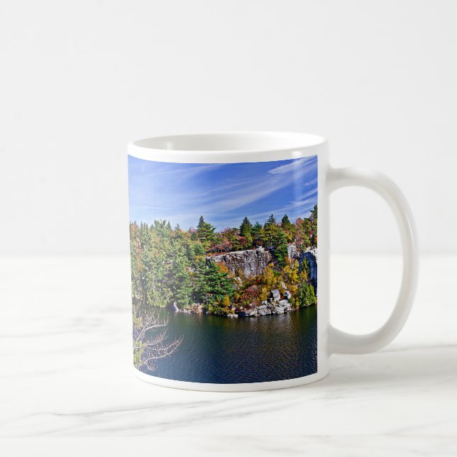 Taza De Café Follaje de otoño alrededor del lago Minnewaska (Derecha)