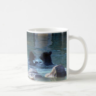 Taza De Café Folleto de la fiesta de natación del oso grizzly