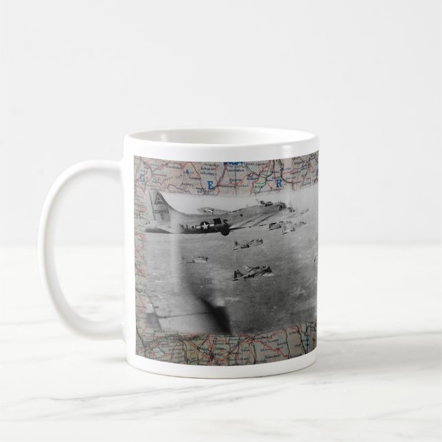 Taza De Café Formación B17 sobre el mapa WW2 (Izquierda)