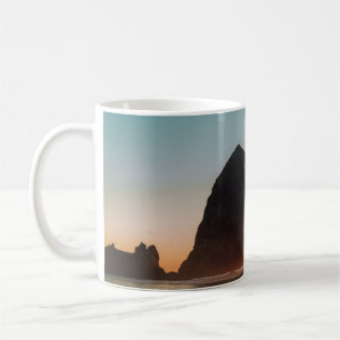 TAZA DE CAFÉ FORMACIÓN ROCA EN OCÉANO