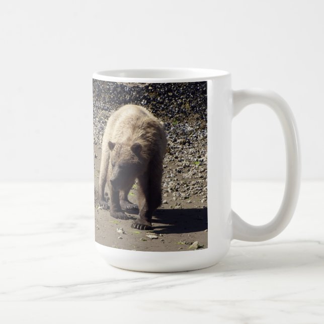 Taza De Café Foto Caminando por Wild Grizzly Bear Wildlife (Derecha)
