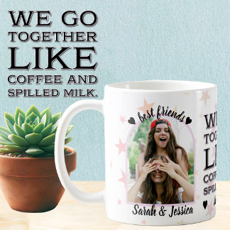 Taza De Café Foto de amistad con leche derramada y café