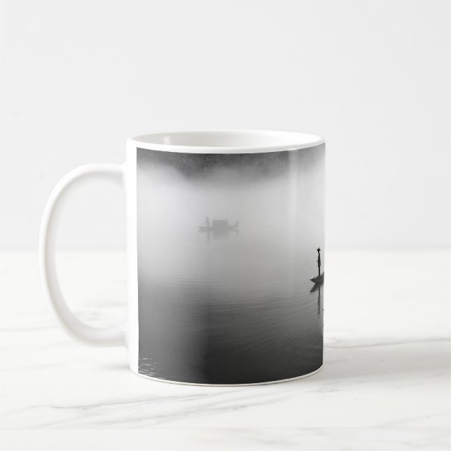 TAZA DE CAFÉ FOTO DE GRAYSCALE DE DOS BARCOS DE FILA (Izquierda)