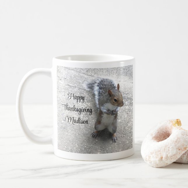Taza De Café Foto de la pequeña ardilla con cola blanda (Con donut)
