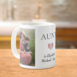 Taza De Café Foto de la tía 2<br><div class="desc">La taza personalizada para la mejor tía de la historia con dos fotos de sus sobrinas y sobrinos,  "TÍA" o "AUNITIE" en una tipografía elegante y un corazón de oro rosa. Añade los nombres de sus sobrinas y sobrinos.</div>