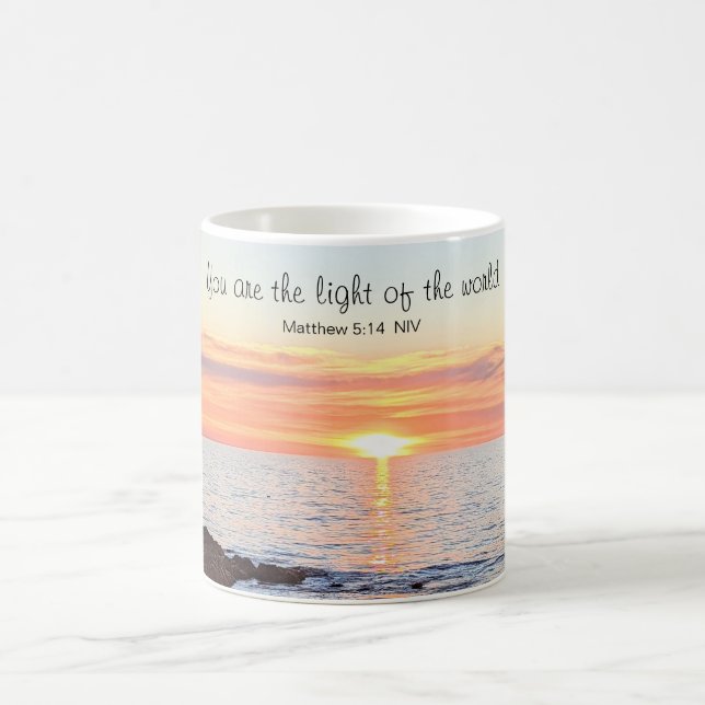 Taza De Café Foto de Sunset en Ocean Bible Verse (Centro)