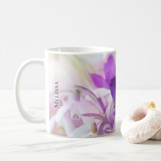 Taza De Café Foto de un crocus de Primavera Púrpura de Bonito (Con donut)