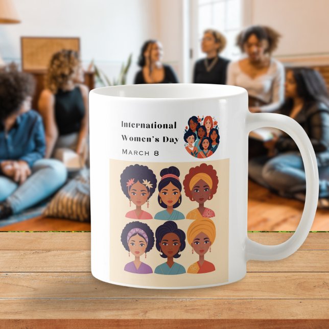 Taza De Café Foto del Día Internacional de la Mujer del 8 de ma (A mug for International Women's Day on March 8th, illustrated with pictures of diverse women)