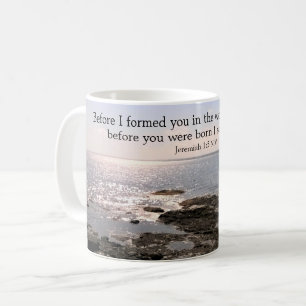 Taza De Café Foto del océano con Dios conociendo el verso de la