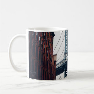 TAZA DE CAFÉ FOTO DEL PUENTE DE MANHATTAN DURANTE EL DÍA