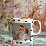 Taza De Café Foto familiar moderna y regalo de belleza de punto<br><div class="desc">Foto familiar moderna y regalo de belleza de puntos negros</div>