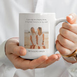 Taza De Café Foto moderna de 2 | Propuesta De La Mujer De Honor<br><div class="desc">Pídele a tu mejor amigo, hermana o primo que sea tu criada de honor con este magnífico café/té minimalista de dos lados, con una foto de tu mejor amigo, haciendo la pregunta y otra foto con un mensaje de plantilla, los estilos de fuente y el color de fondo se pueden...</div>