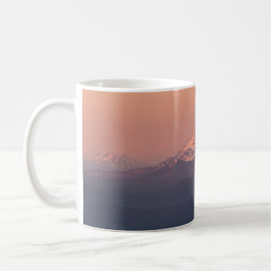 TAZA DE CAFÉ FOTOGRAFÍA AÉREA DE MONTAÑA CON NIEVE