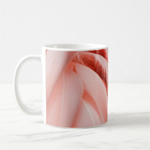 TAZA DE CAFÉ FOTOGRAFÍA CERRADA DE UN PÁJARO ROSA