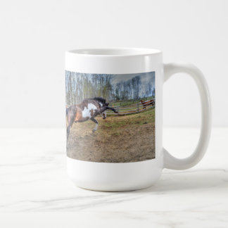 Taza De Café Fotografía de acción del Stallion Equine de Pinto