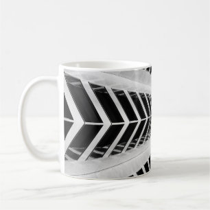 TAZA DE CAFÉ FOTOGRAFÍA DE BAJO ÁNGULO DE EDIFICIO DE ALTO AUME