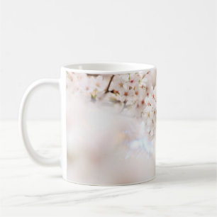 TAZA DE CAFÉ FOTOGRAFÍA DE CIERRE BLOSSOMS DE CERO BLANCO
