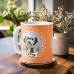 Taza De Café Fotografía de Mascota de huesos de perro y puntos<br><div class="desc">Una forma divertida de mostrar una foto de tu mascota favorito. El borde de los puntos de polka enmarca una imagen linda y el nombre del perro está dentro de un hueso de perro caricaturista. Agrega tu foto de cachorro favorita y haz un lindo regocijo de los mascotas de la...</div>