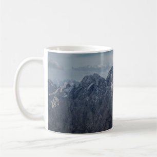 TAZA DE CAFÉ FOTOGRAFÍA DE PAISAJE DE MONTAÑA