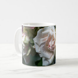 Taza de café - Fotografía de rosas blancas en flor