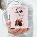 Taza De Café Fotos de cumpleaños amigo nombre rosa rubor<br><div class="desc">Un regalo de los amigos por el cumpleaños 21 de una mujer, celebrando su vida con 3 de sus fotos de ella, sus amigos, familia, interés o mascotas. Personalice y agregue su nombre, edad 21 y sus nombres. Letras de color negro. Fondo de color oro, rosa rosa y rosa, femenino,...</div>