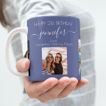 Taza De Café Fotos de cumpleaños mejores amigos nombres azul os<br><div class="desc">Un regalo de los amigos por el cumpleaños 21 de una mujer, celebrando su vida con 3 de sus fotos de ella, sus amigos, familia, interés o mascotas. Personalice y agregue su nombre, edad 21 y sus nombres. Un fondo azul oscuro. Su nombre está escrito con una escritura de estilo...</div>