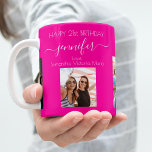 Taza De Café Fotos de cumpleaños nombres de amigos rosados cali<br><div class="desc">Un regalo de los amigos por el cumpleaños 21 de una mujer, celebrando su vida con 3 de sus fotos de ella, sus amigos, familia, interés o mascotas. Personalice y agregue su nombre, edad 21 y sus nombres. Un fondo rosa caliente de moda. Su nombre está escrito con una escritura...</div>