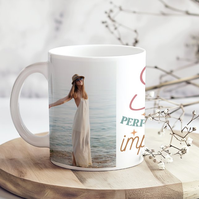 Taza De Café Fotos Personalizados de "Soy Perfectamente Imperfe ("Soy Perfectamente Imperfecta" 2 Custom Photos Coffee Mug on a boho kithcen table with tiny flowers)