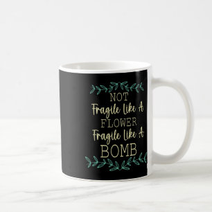 Taza De Café Frágil como flor pero feminista de la bomba 1