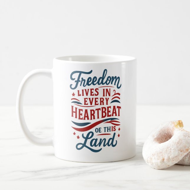 Taza De Café Freedom Lives in Every Heartbeat–4th of july quote (Con donut)