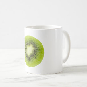 Taza De Café Fruta kiwi fresca. Secador redondo aislado
